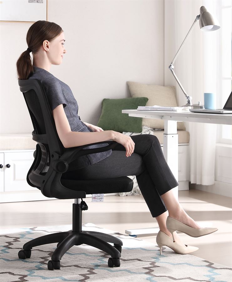 כיסא מחשב יוקרתי דגם WINSTON עם ידיות מתכווננות וגב רשת נושם בצבע אפור בשילוב שחור מתצוגה ועודפים